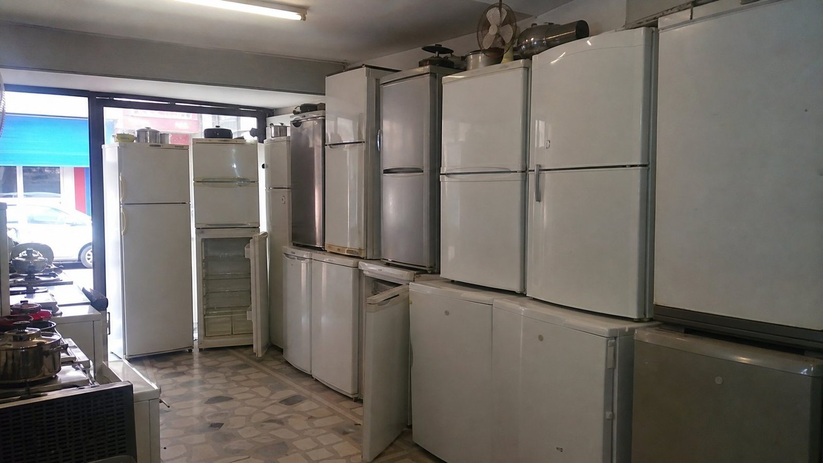 Buzdolapları duvari spotcu iç mekan